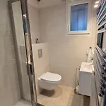 Spacieuse Avec Piscine Privee Et Climatisation A Sainte-maxime, Ideale Pour 10 Personnes - Fr-1-780-16 Villa *