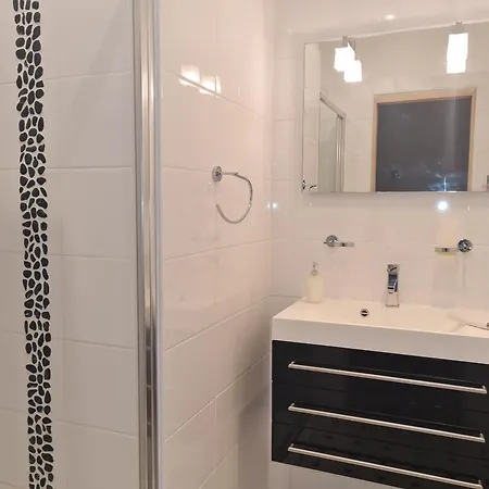 Spacieuse Avec Piscine Privee Et Climatisation A Sainte-maxime, Ideale Pour 10 Personnes - Fr-1-780-16 *