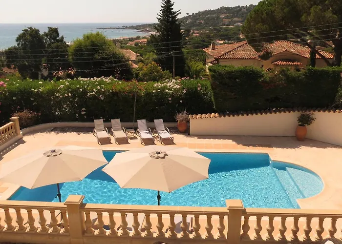 Spacieuse Avec Piscine Privee Et Climatisation A Sainte-maxime, Ideale Pour 10 Personnes - Fr-1-780-16 וילה סן-מקסים