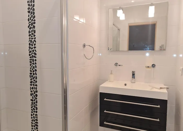 Spacieuse Avec Piscine Privee Et Climatisation A Sainte-maxime, Ideale Pour 10 Personnes - Fr-1-780-16 *