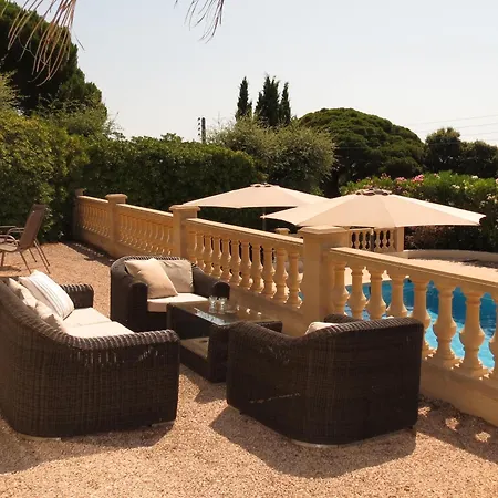 Villa Spacieuse Avec Piscine Privee Et Climatisation A Sainte-maxime, Ideale Pour 10 Personnes - Fr-1-780-16