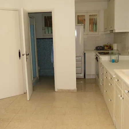 Spacieuse Avec Piscine Privee Et Climatisation A Sainte-maxime, Ideale Pour 10 Personnes - Fr-1-780-16 Villa *