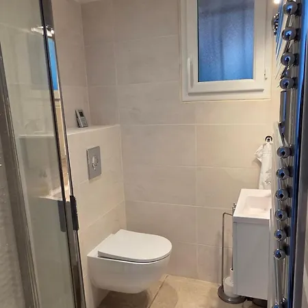 5 Pièces + Appart, Piscine Privée, Clim, Proche Plages - Fr-1-780-16 *