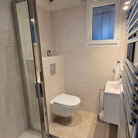 Spacieuse Avec Piscine Privee Et Climatisation A Sainte-maxime, Ideale Pour 10 Personnes - Fr-1-780-16 Villa *