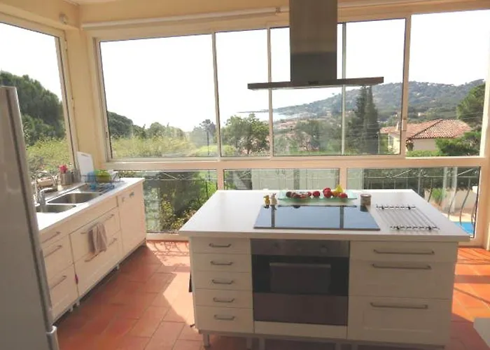 Spacieuse Avec Piscine Privee Et Climatisation A Sainte-maxime, Ideale Pour 10 Personnes - Fr-1-780-16 * Sainte-Maxime