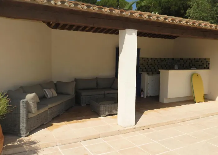 Spacieuse Avec Piscine Privee Et Climatisation A Sainte-maxime, Ideale Pour 10 Personnes - Fr-1-780-16 Villa *